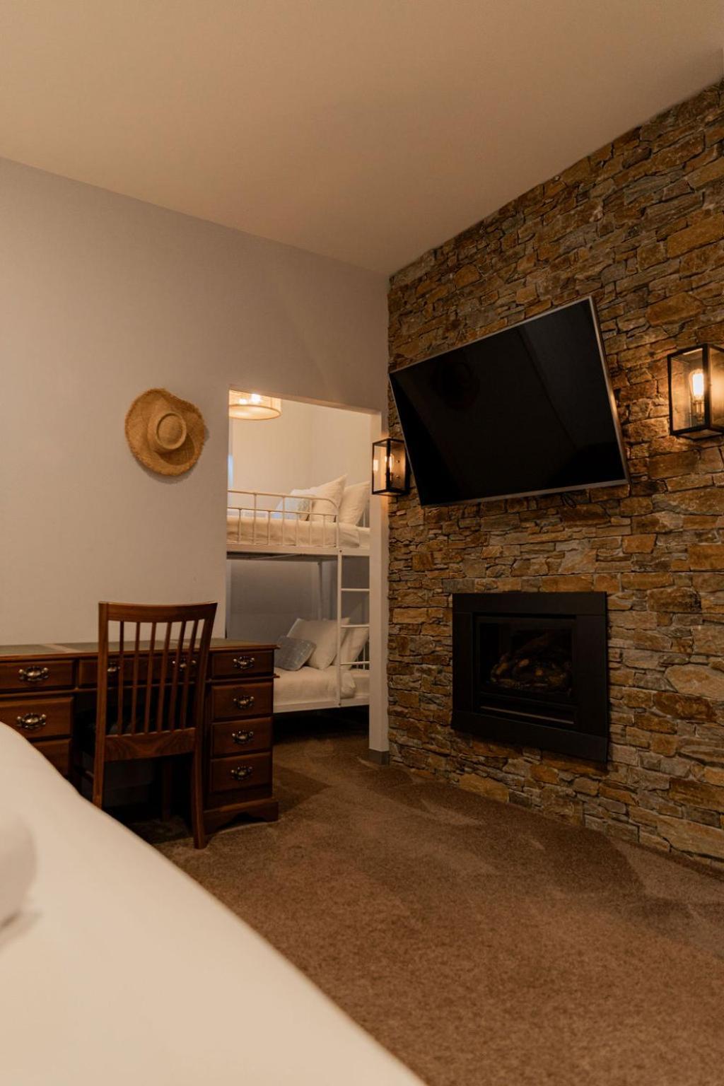 Bay Of Fires - Town Centre Hotel *
