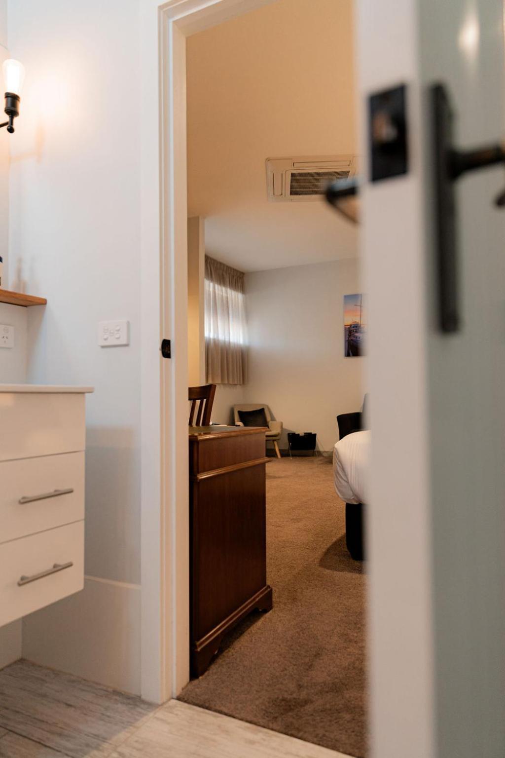 Bay Of Fires - Town Centre Hotel *